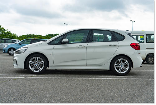 BMW218-03.jpg