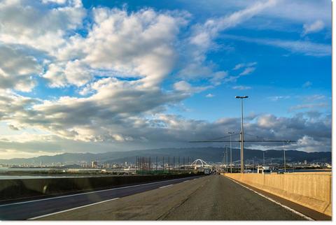 湾岸線空模様