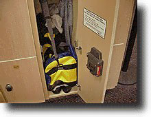 locker.JPG (15915 バイト)