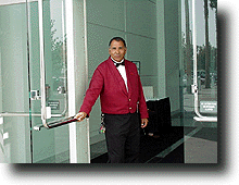 Doorman.gif (28448 oCg)